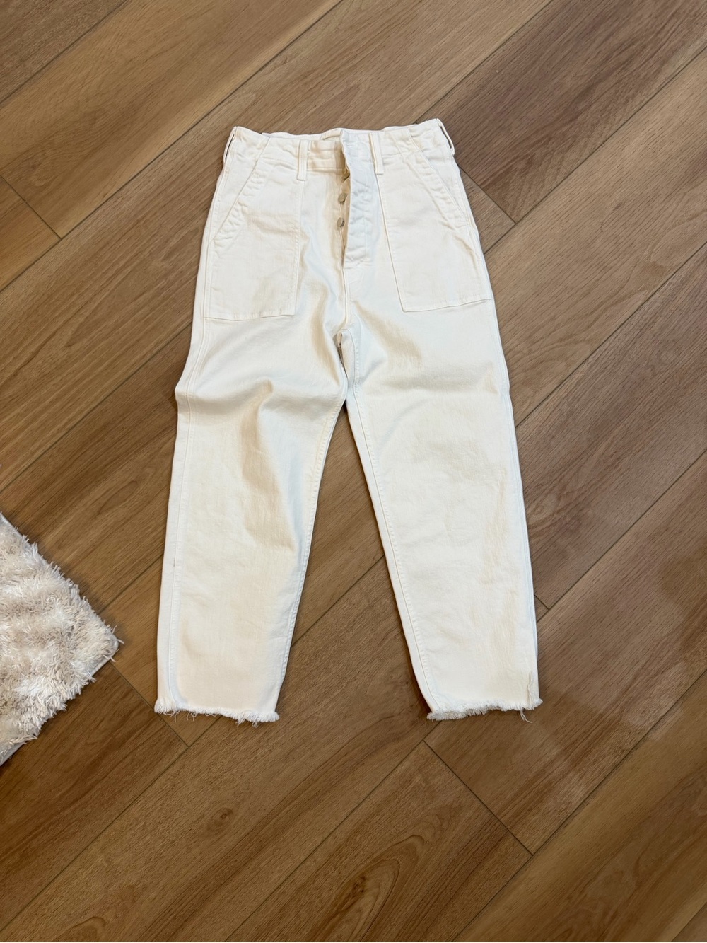 Mother cream patch pocket jeans